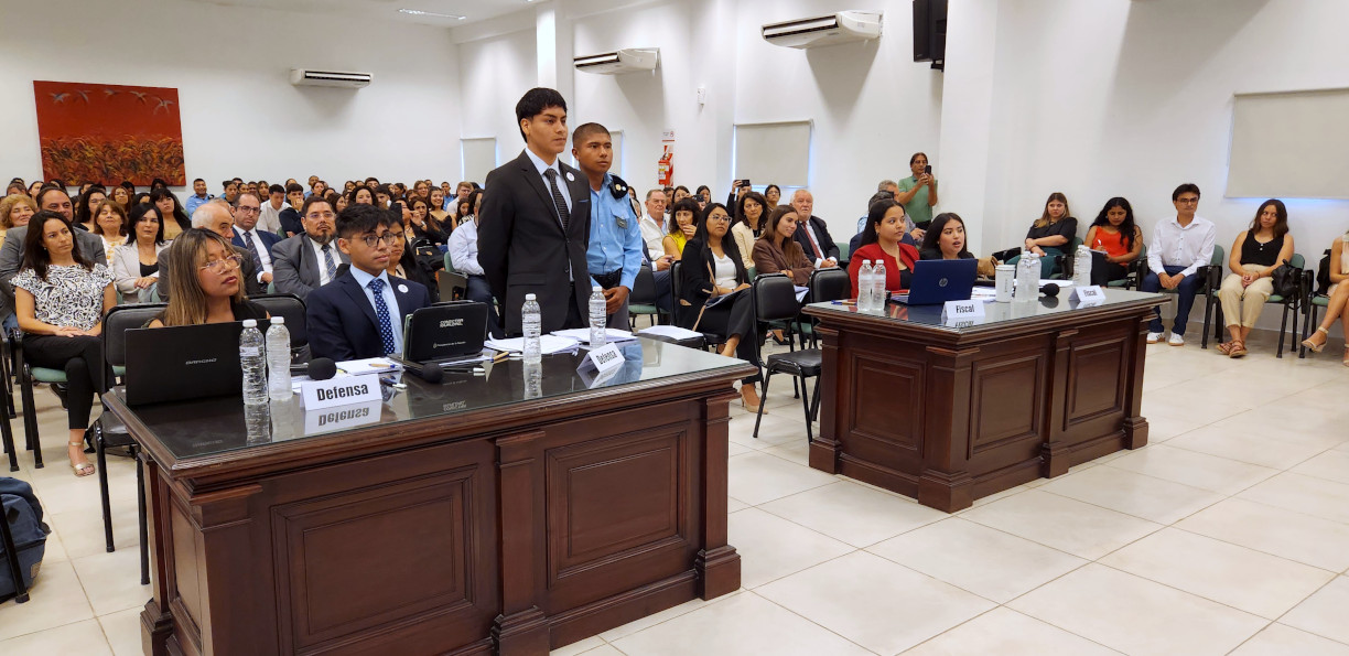 fotografía: Veredicto de alumnos de la carrera de abogacía en un simulacro de juicio por jurados