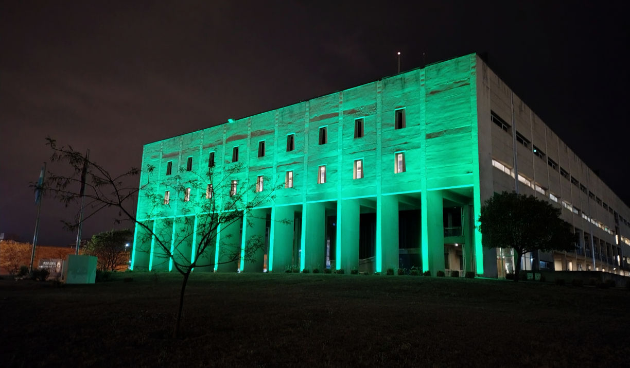 Fotografía: Día de la parálisis cerebral: la Ciudad Judicial se iluminó de verde