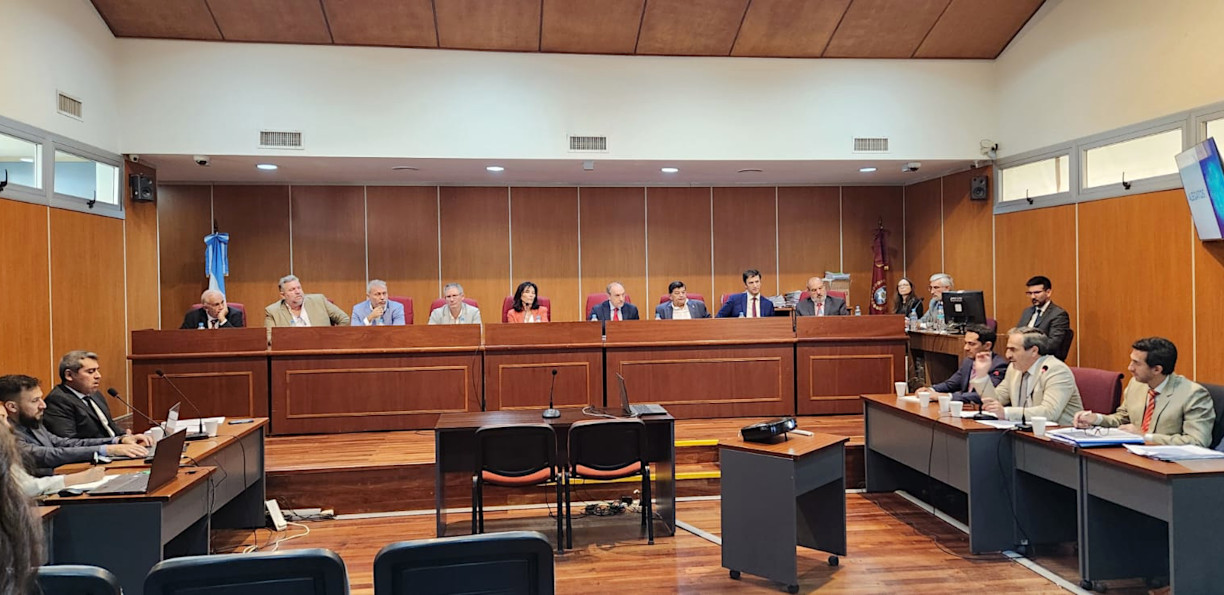 Fotografía: Alegatos en el Jury contra el juez Parisi