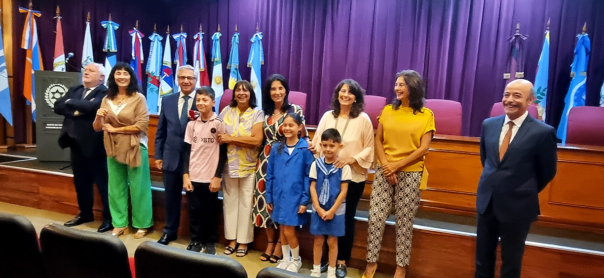 Fotografía Empleados y empleadas con 30 años de servicios recibieron medallas
