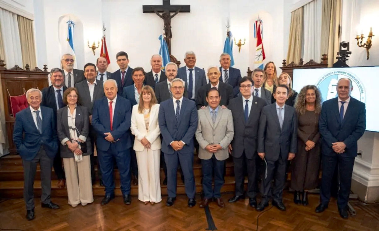 Fotografía: Vittar participa de la reunión de Comisión Directiva de Jufejus