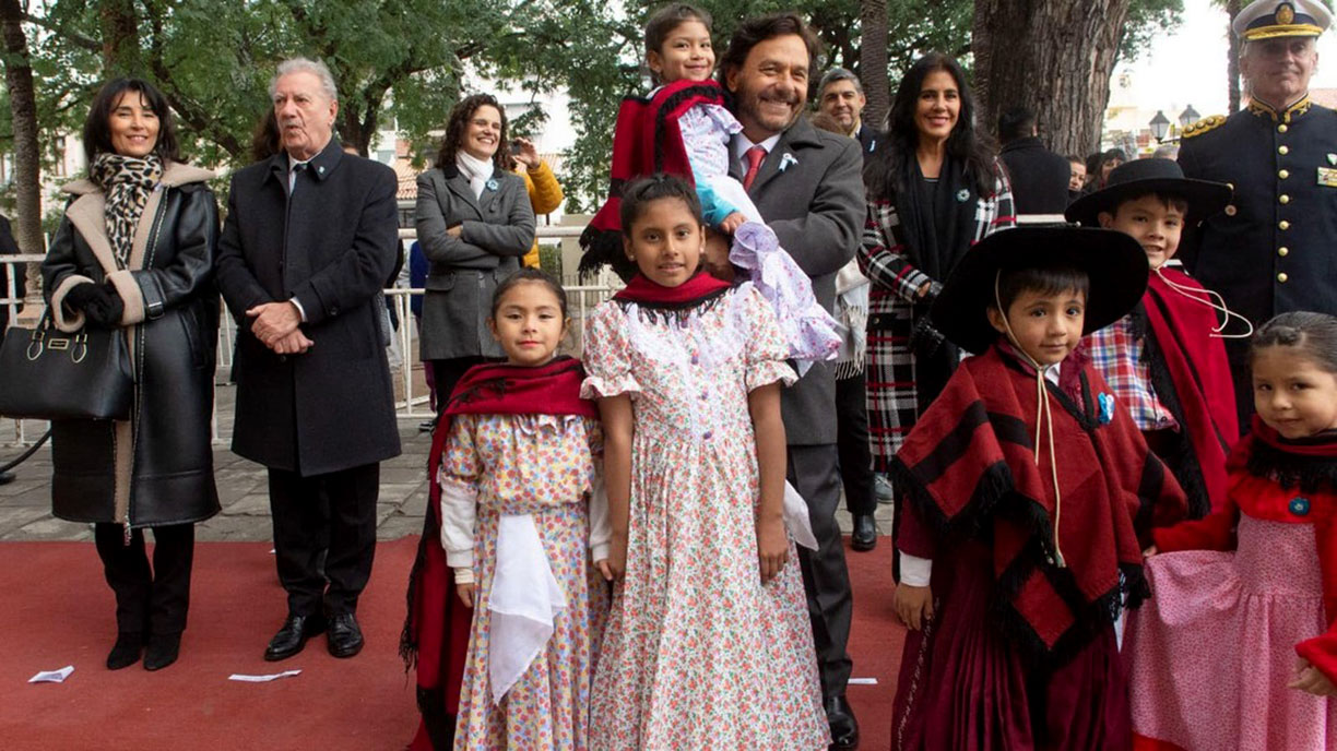 Fotografía: Ovejero y Nallim participaron de los actos conmemorativos de la Revolución de Mayo