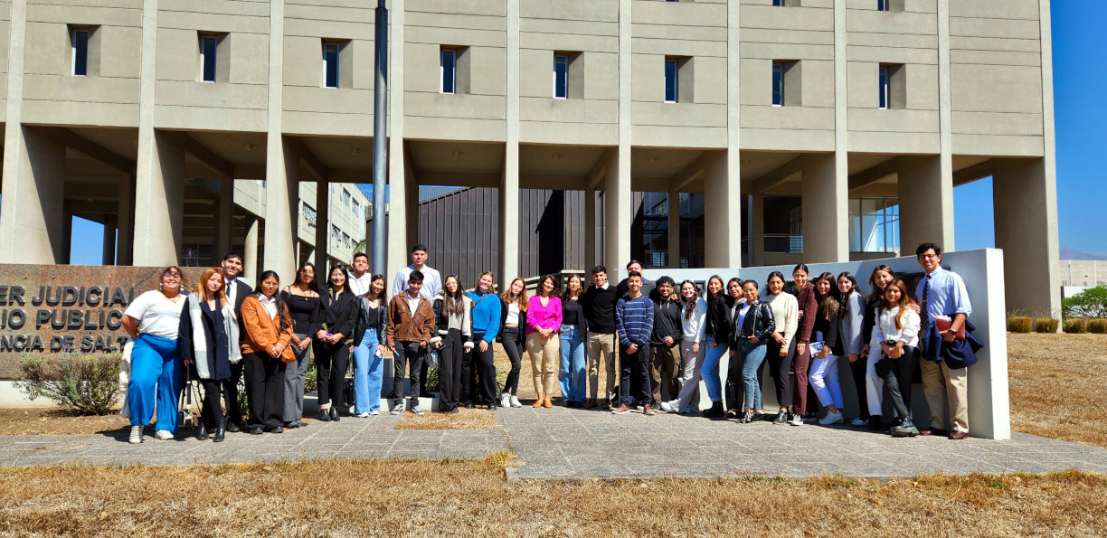 Fotografía. Alumnos universitarios visitaron la Ciudad Judicial de Salta