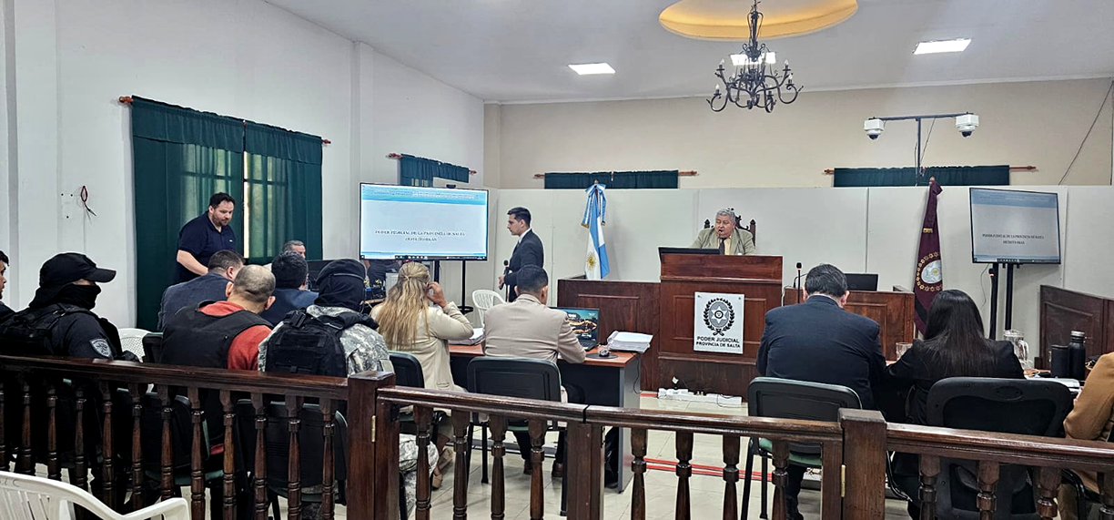 Fotografía: Tras los alegatos delibera el jurado en Orán